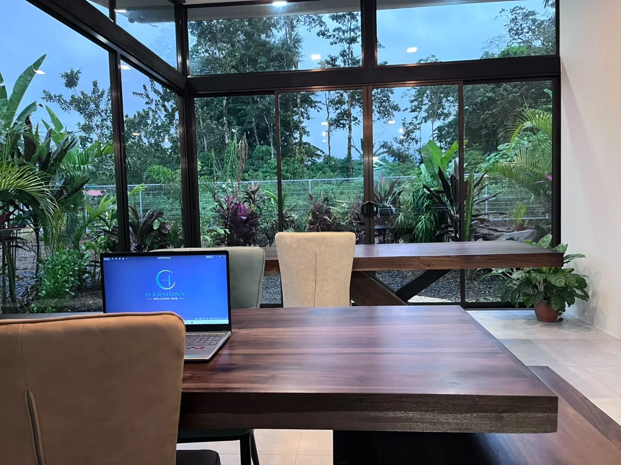 Vista amplia del interior de un consultorio